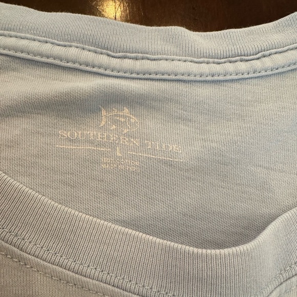 Southern Tide Men’s Short-Sleeve Pocket Tee in Pale Blue with Graphic - Picture 3 of 4